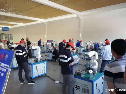 我校开展工业机器人系统运维员职业技能培训